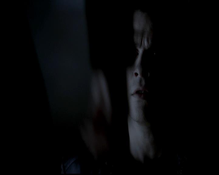 VampireDiariesWorld-dot-org_4x22TheWalkingDead0838.jpg