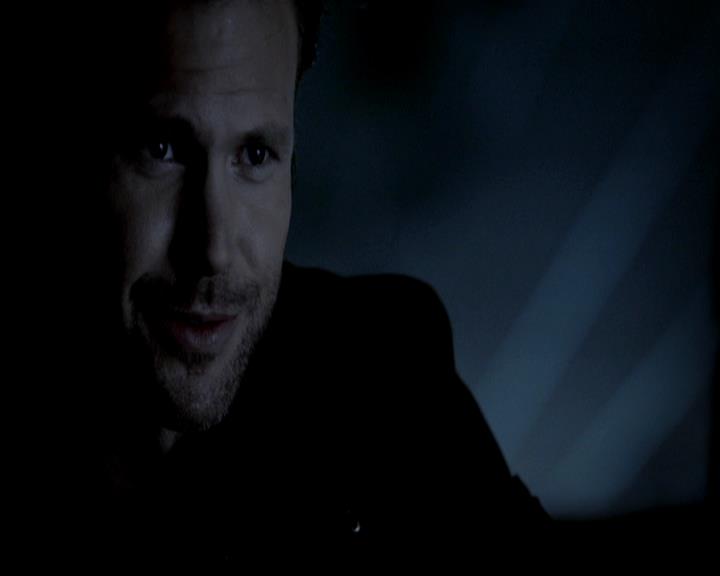 VampireDiariesWorld-dot-org_4x22TheWalkingDead0847.jpg