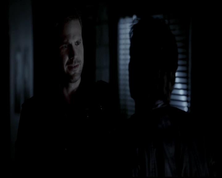 VampireDiariesWorld-dot-org_4x22TheWalkingDead0858.jpg