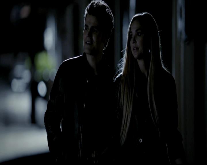 VampireDiariesWorld-dot-org_4x22TheWalkingDead2099.jpg