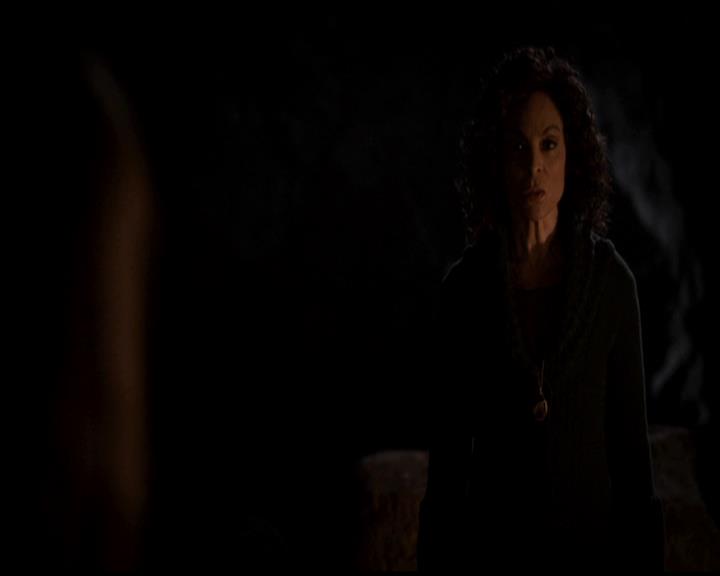 VampireDiariesWorld-dot-org_4x22TheWalkingDead2127.jpg