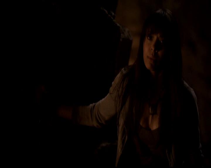 VampireDiariesWorld-dot-org_4x22TheWalkingDead2131.jpg