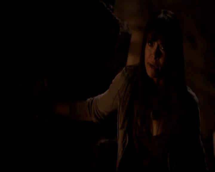 VampireDiariesWorld-dot-org_4x22TheWalkingDead2132.jpg