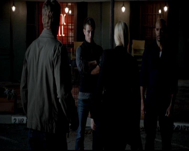 VampireDiariesWorld-dot-org_4x22TheWalkingDead2226.jpg