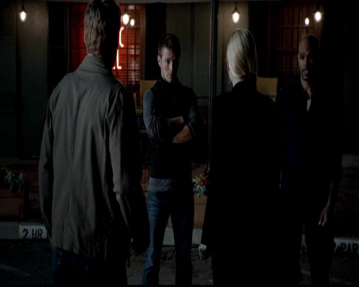 VampireDiariesWorld-dot-org_4x22TheWalkingDead2227.jpg