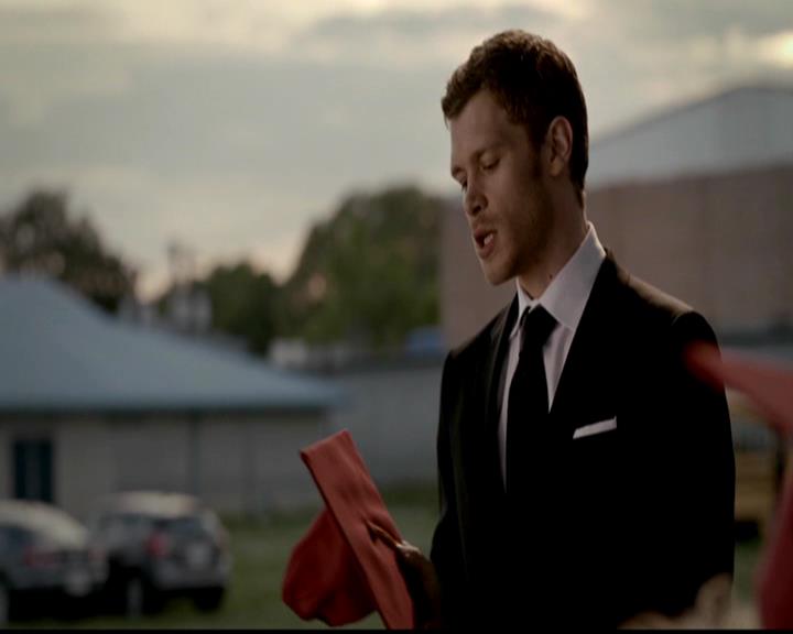 VampireDiariesWorld-dot-org_4x23Graduation1209.jpg