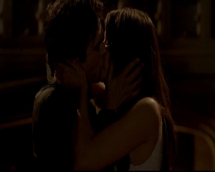 VampireDiariesWorld-dot-org_4x23Graduation1547.jpg