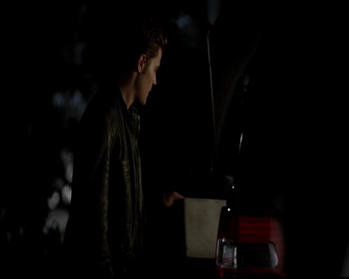 VampireDiariesWorld-dot-org_4x23Graduation1604.jpg