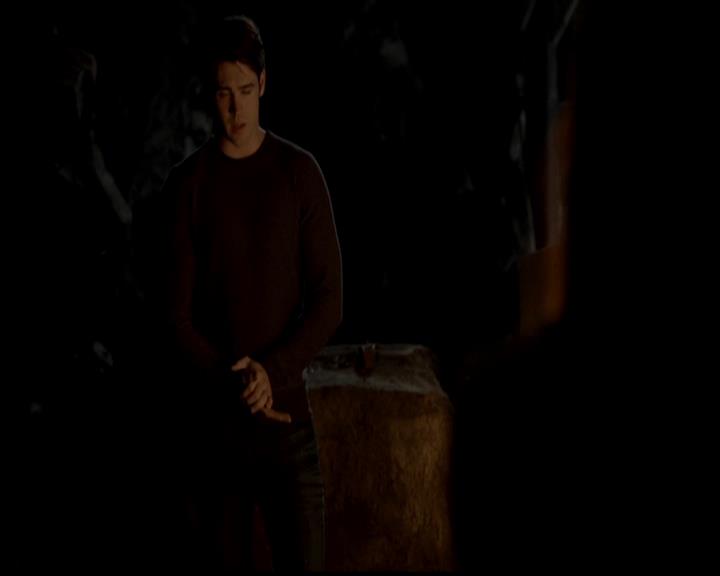 VampireDiariesWorld-dot-org_4x23Graduation1820.jpg