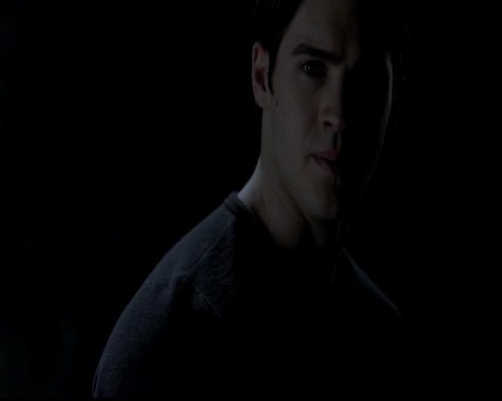 VampireDiariesWorld-dot-org_4x23Graduation1918.jpg