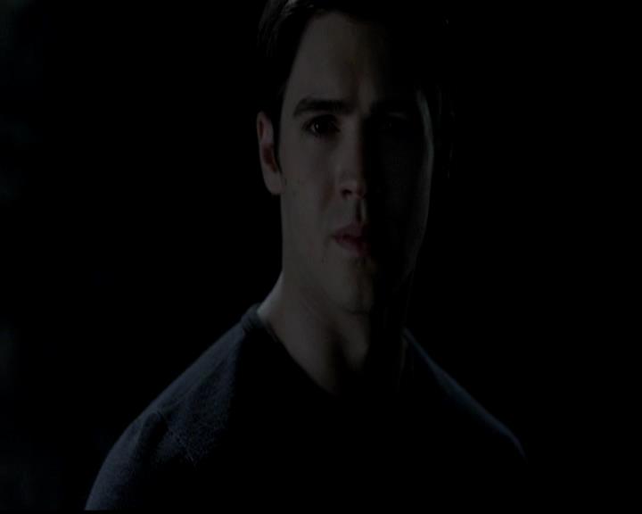 VampireDiariesWorld-dot-org_4x23Graduation1919.jpg