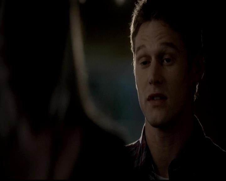 VampireDiariesWorld-dot-org_4x23Graduation1980.jpg