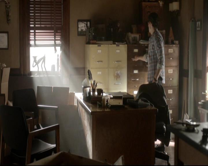 VampireDiariesWorld-dot-org_DeletedScenes-4x06WeAllGoALittleMadSometimes0081.jpg