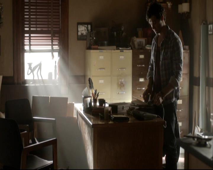 VampireDiariesWorld-dot-org_DeletedScenes-4x06WeAllGoALittleMadSometimes0103.jpg