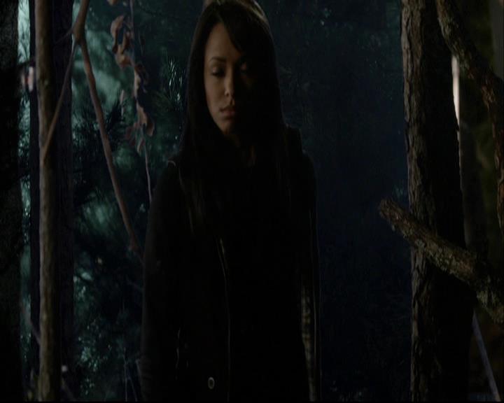 VampireDiariesWorld-dot-org_DeletedScenes-4x13IntoTheWild0115.jpg