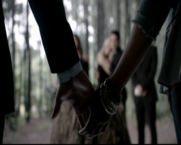 VampireDiariesWorld-dot-org_5x04ForWhomtheBellTolls2206.jpg