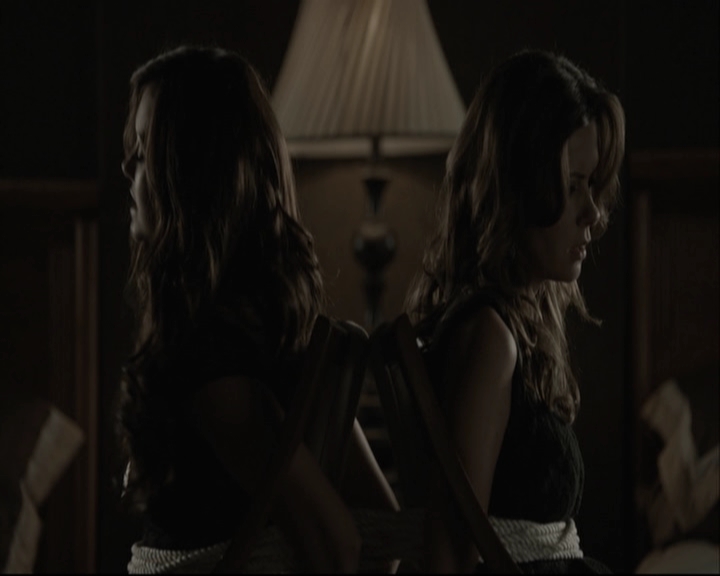 VampireDiariesWorld-dot-org_5x05MontersBall-deletedscenes2534.jpg