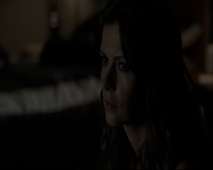 VampireDiariesWorld-dot-org_5x05MontersBall-deletedscenes2605.jpg