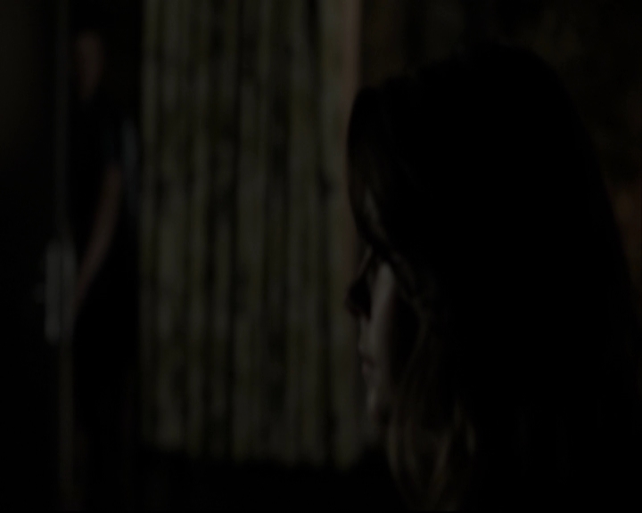 VampireDiariesWorld-dot-org_5x05MontersBall-deletedscenes2610.jpg