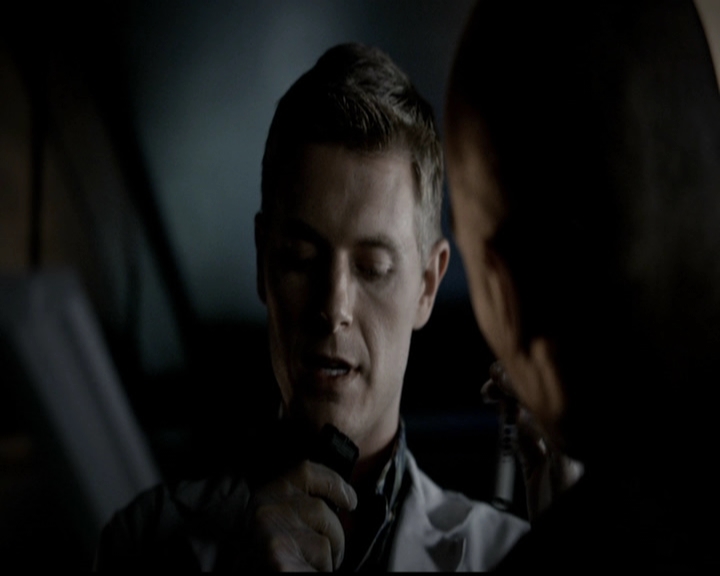 VampireDiariesWorld-dot-org_5x05MontersBall0096.jpg