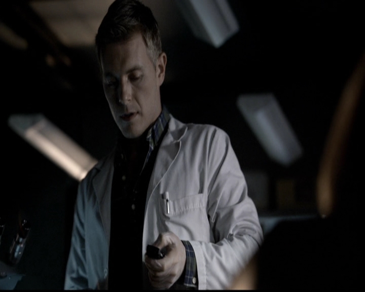 VampireDiariesWorld-dot-org_5x05MontersBall0103.jpg