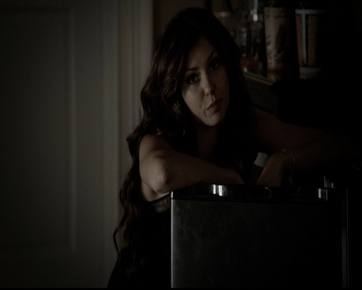 VampireDiariesWorld-dot-org_5x05MontersBall0437.jpg