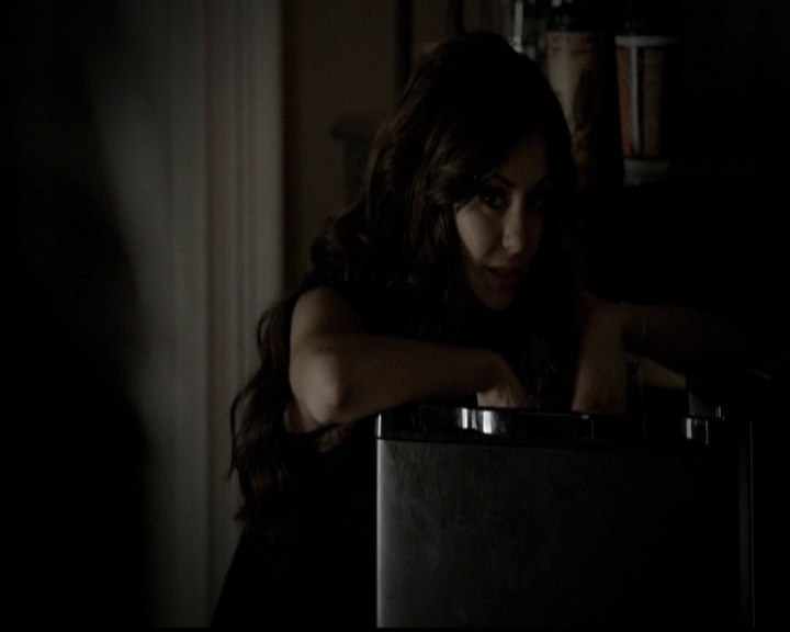 VampireDiariesWorld-dot-org_5x05MontersBall0442.jpg