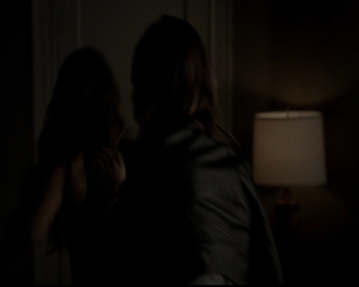 VampireDiariesWorld-dot-org_5x05MontersBall0482.jpg