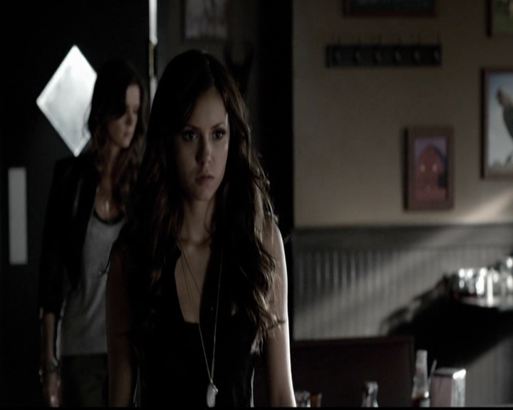 VampireDiariesWorld-dot-org_5x05MontersBall0790.jpg