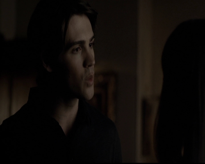 VampireDiariesWorld-dot-org_5x05MontersBall0813.jpg