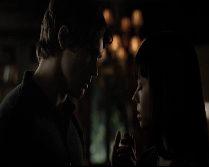 VampireDiariesWorld-dot-org_5x05MontersBall0833.jpg