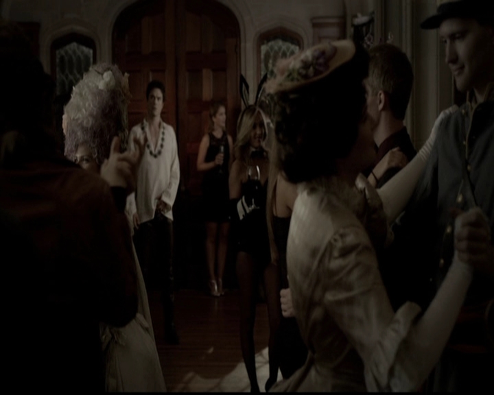 VampireDiariesWorld-dot-org_5x05MontersBall0895.jpg