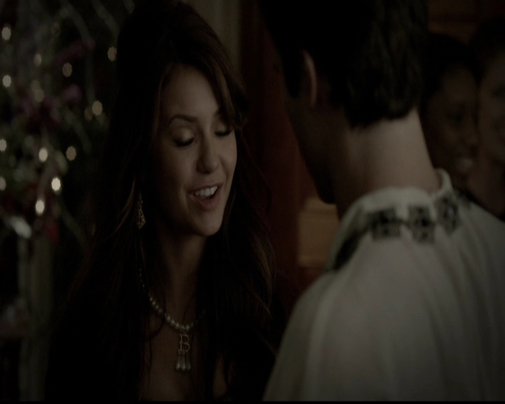 VampireDiariesWorld-dot-org_5x05MontersBall0911.jpg