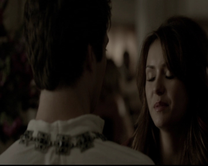 VampireDiariesWorld-dot-org_5x05MontersBall0917.jpg