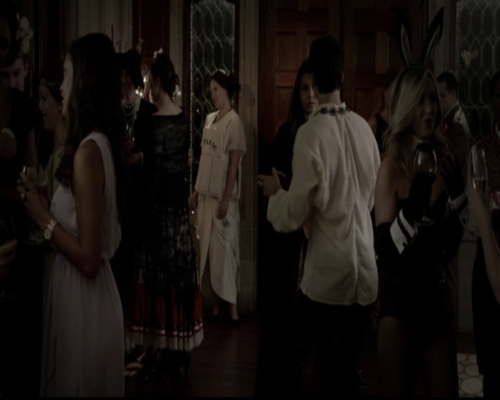 VampireDiariesWorld-dot-org_5x05MontersBall0920.jpg