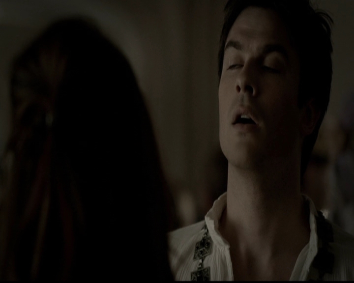 VampireDiariesWorld-dot-org_5x05MontersBall0926.jpg