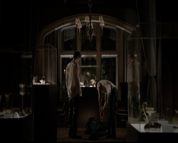 VampireDiariesWorld-dot-org_5x05MontersBall1105.jpg