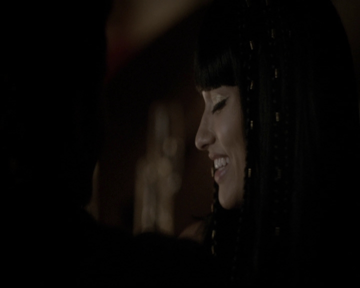 VampireDiariesWorld-dot-org_5x05MontersBall1182.jpg