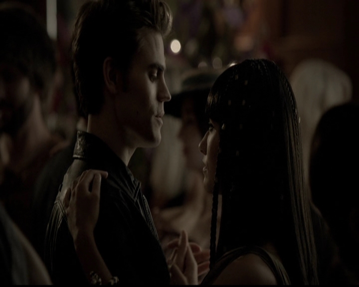 VampireDiariesWorld-dot-org_5x05MontersBall1236.jpg