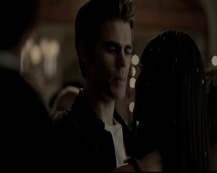 VampireDiariesWorld-dot-org_5x05MontersBall1242.jpg