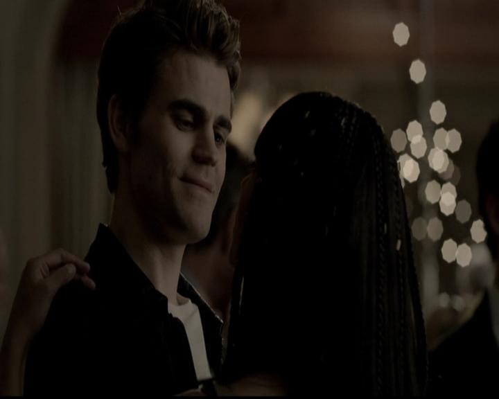 VampireDiariesWorld-dot-org_5x05MontersBall1252.jpg