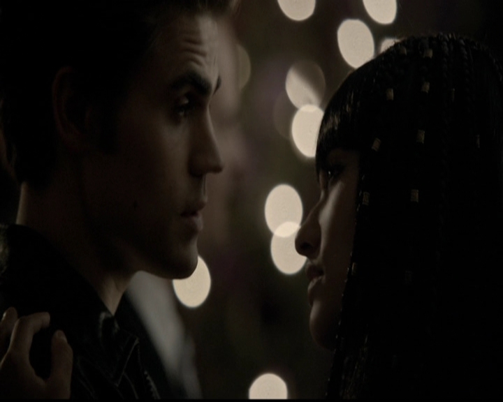 VampireDiariesWorld-dot-org_5x05MontersBall1262.jpg