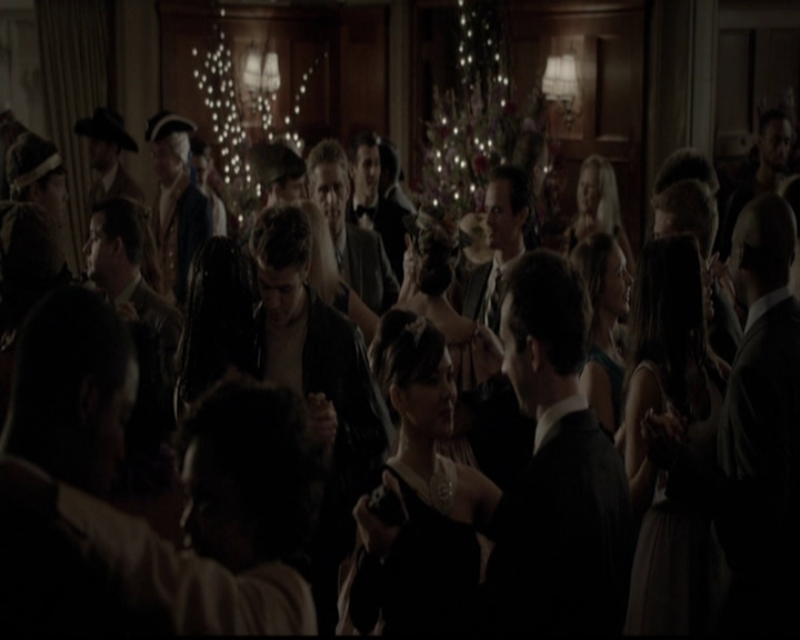 VampireDiariesWorld-dot-org_5x05MontersBall1273.jpg