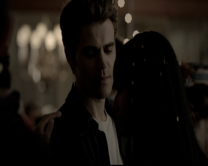 VampireDiariesWorld-dot-org_5x05MontersBall1286.jpg