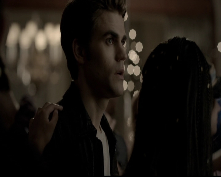 VampireDiariesWorld-dot-org_5x05MontersBall1288.jpg