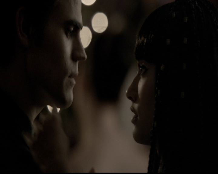 VampireDiariesWorld-dot-org_5x05MontersBall1321.jpg