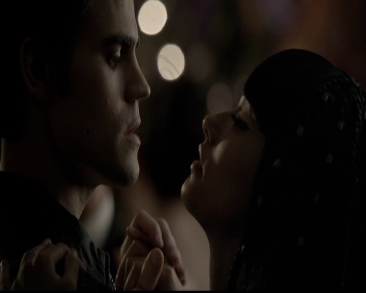 VampireDiariesWorld-dot-org_5x05MontersBall1322.jpg