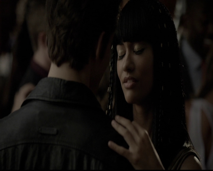 VampireDiariesWorld-dot-org_5x05MontersBall1325.jpg