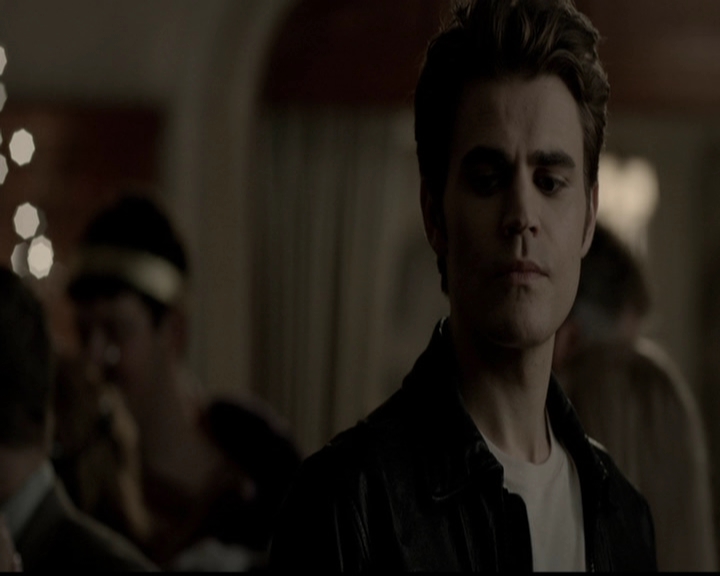 VampireDiariesWorld-dot-org_5x05MontersBall1335.jpg