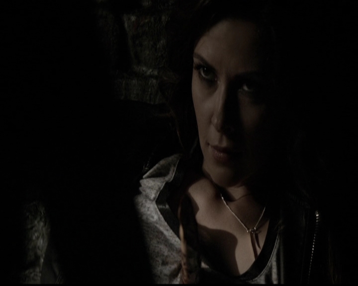 VampireDiariesWorld-dot-org_5x05MontersBall1420.jpg